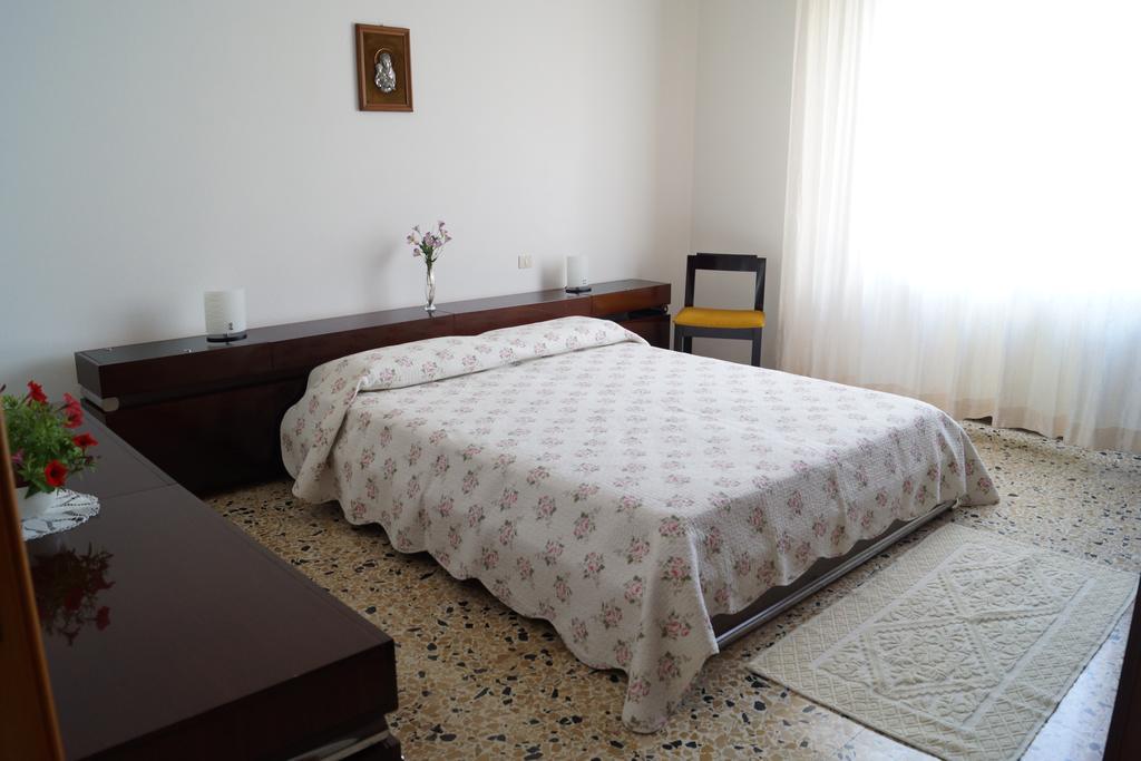 Il Melograno Bed and Breakfast Οριστάνο Δωμάτιο φωτογραφία